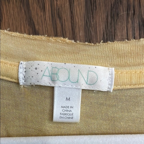 Abound V Neck Yellow Top - Picture 4 of 4
